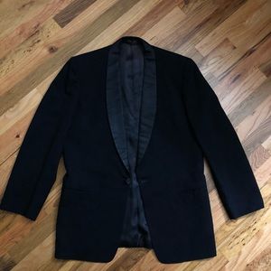 Vintage 1960’s men’s tuxedo / dinner jacket